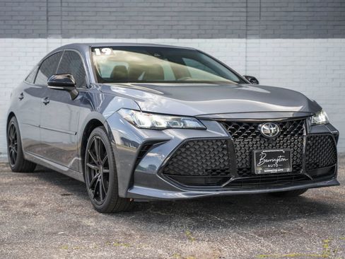Used 2019 Toyota Avalon XSE FWD image 3
