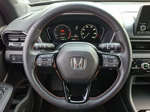 Used 2025 Honda Pilot Sport image 19