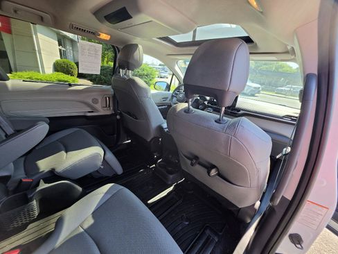 Used 2023 Toyota Sienna Limited AWD/4WD image 24