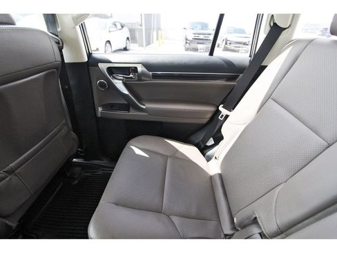 Used 2022 Lexus GX 460 Luxury w/ Off Road Package AWD/4WD image 12