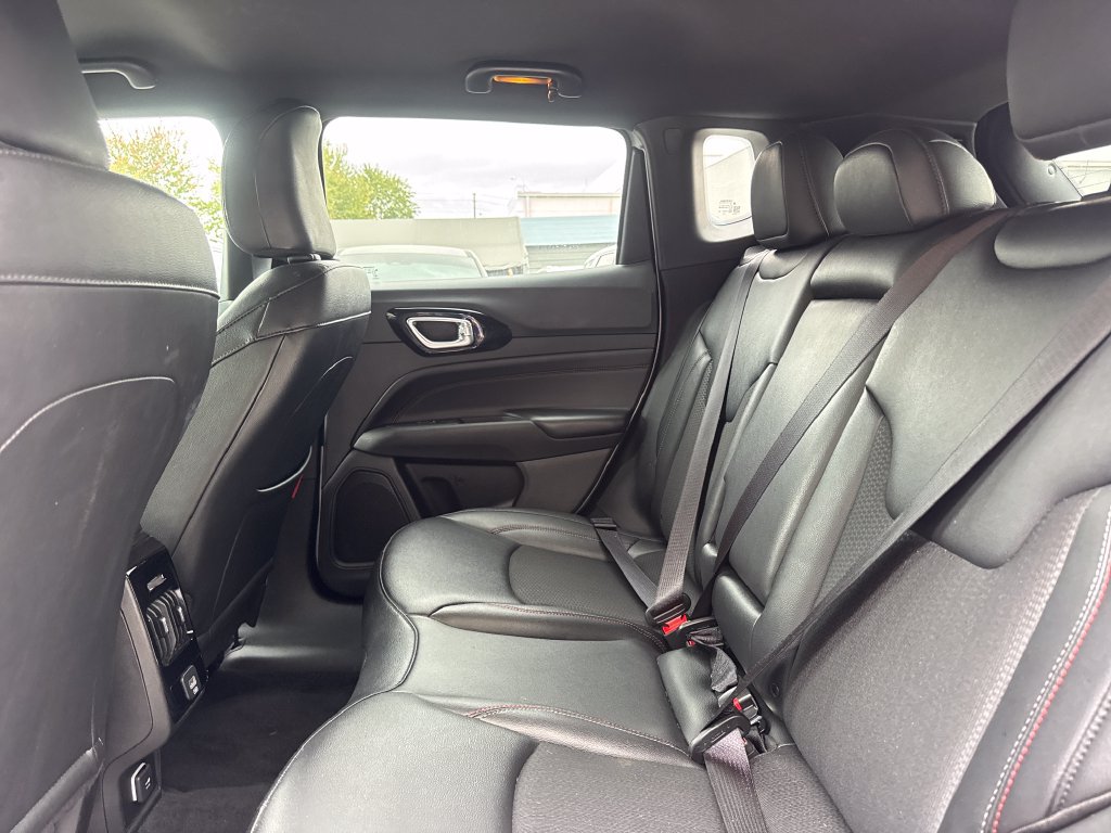 Used 2025 Jeep Compass Trailhawk AWD/4WD image 11