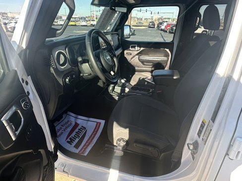 Used 2025 Jeep Gladiator Sport image 10