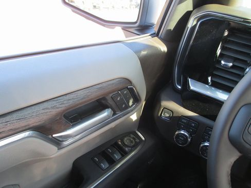 New 2026 GMC Sierra 1500 SLT w/ SLT Premium Plus Package image 17