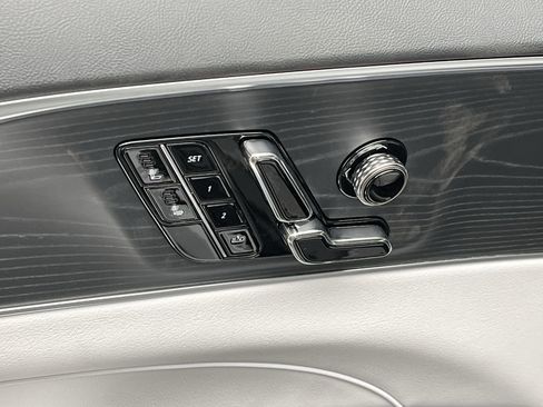 New 2025 Cadillac Lyriq Luxury image 10