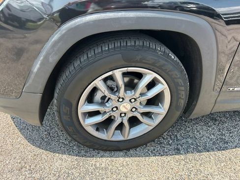 Used 2024 GMC Terrain SLT FWD image 10
