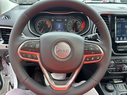 Used 2022 Jeep Cherokee Limited w/ Mopar Interior Package AWD/4WD image 12