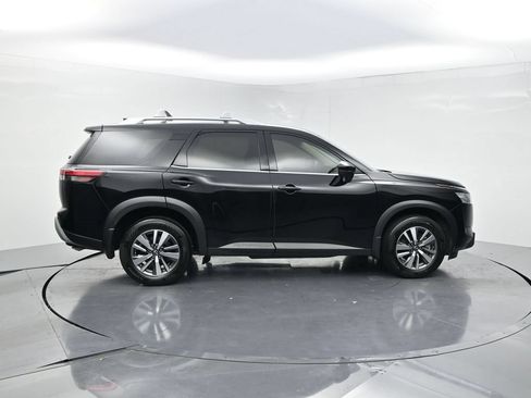 Used 2025 Nissan Pathfinder SL AWD/4WD image 4