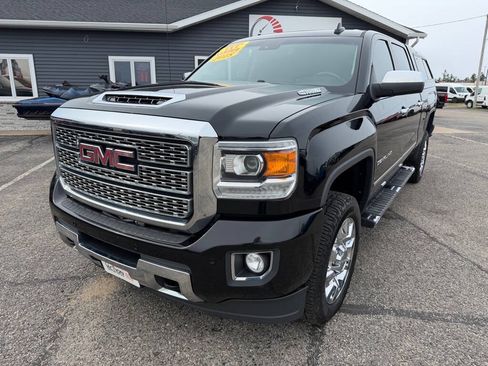 Used 2018 GMC Sierra 2500 Denali AWD/4WD image 9