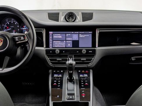 Used 2025 Porsche Macan image 26