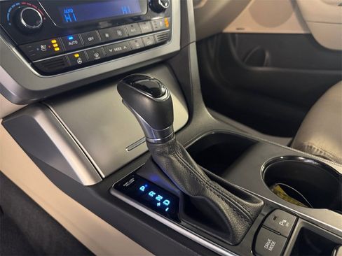 Used 2015 Hyundai Sonata Limited w/ Option Group 06 image 21