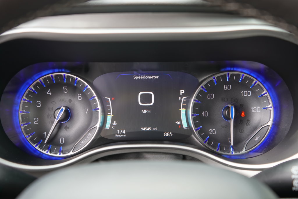 Used 2025 Chrysler Pacifica Select FWD image 18