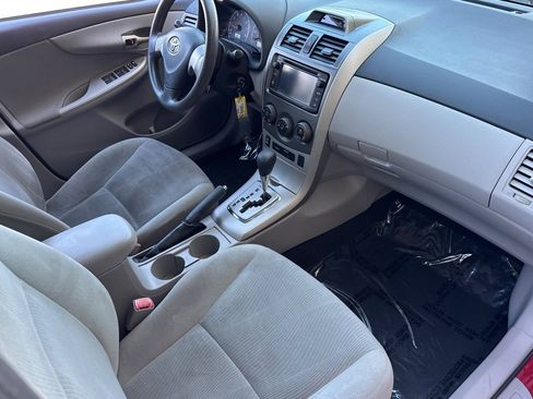 Used 2013 Toyota Corolla LE w/ Premium Pkg FWD image 30