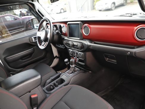 Used 2022 Jeep Gladiator Rubicon w/ Cold Weather Group image 12