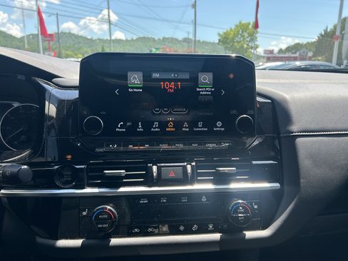 Used 2025 Nissan Pathfinder SL w/ SL Premium Package AWD/4WD image 18
