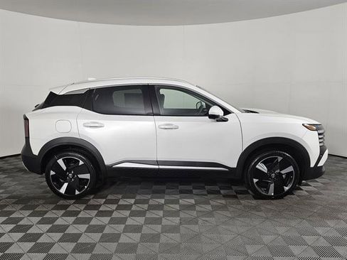 New 2025 Nissan Kicks SR w/ SR Premium Package image 2