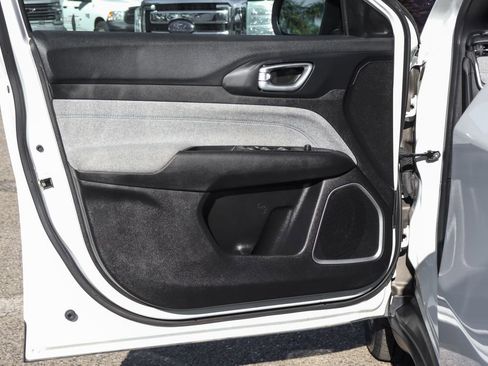 Used 2024 Jeep Compass Latitude w/ Convenience Group image 16