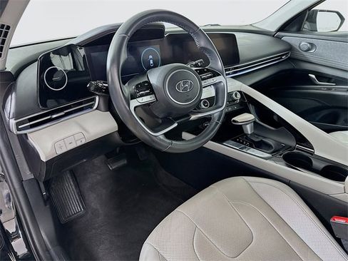 Used 2022 Hyundai Elantra Limited image 19