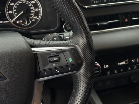 Used 2024 Mitsubishi Outlander SE image 17