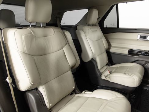 Used 2021 Ford Explorer Platinum w/ Equipment Group 601A image 25