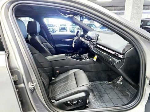 Used 2025 BMW 540i xDrive w/ Premium Package AWD/4WD image 27