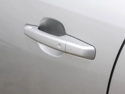 Used 2018 Jaguar F-PACE S image 33