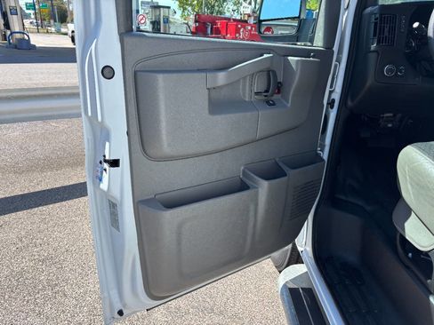 Used 2024 GMC Savana 2500 w/ Driver Convenience Package RWD image 7