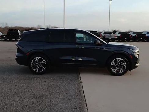 Used 2024 Lincoln Nautilus Premier w/ Jet Appearance Package image 9