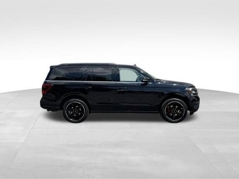 Used 2022 Ford Expedition Limited AWD/4WD image 2