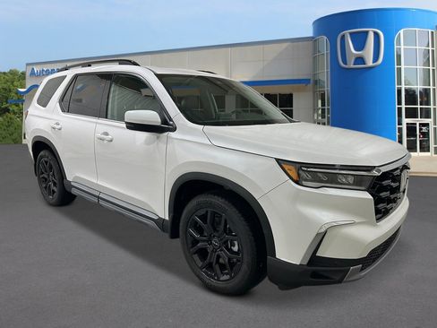 New 2025 Honda Pilot Touring image 7