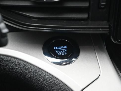 Certified 2023 Ford Explorer XLT RWD image 13