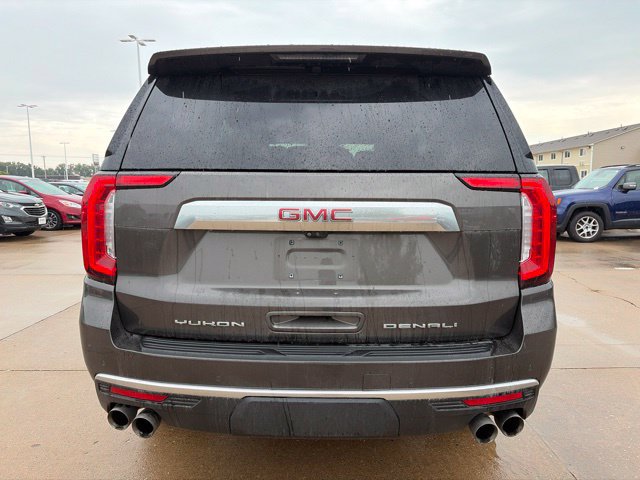 Used 2021 GMC Yukon Denali w/ Denali Premium Package AWD/4WD image 4