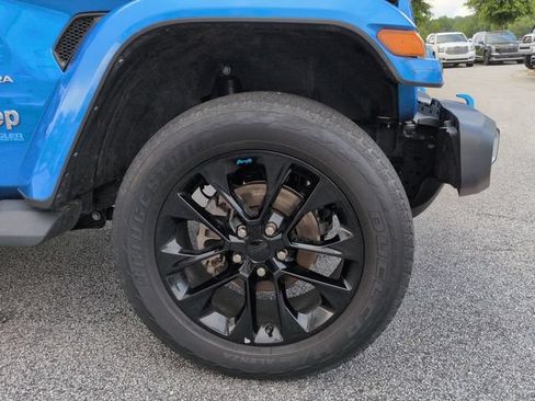 Used 2022 Jeep Wrangler Unlimited Sahara w/ Cold Weather Group AWD/4WD image 10