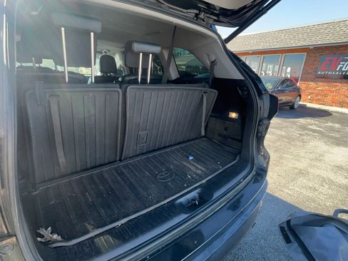 Used 2017 Toyota Highlander XLE image 16