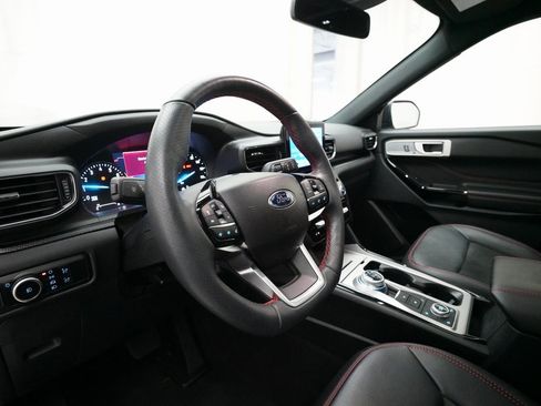 Used 2023 Ford Explorer ST-Line w/ Class IV Trailer Tow Package image 8