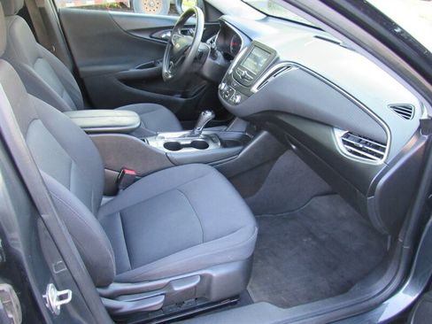 Used 2017 Chevrolet Malibu LT FWD image 10