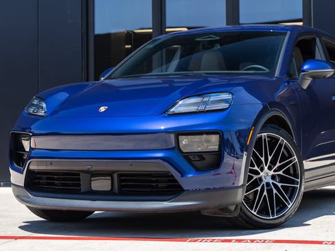 New 2025 Porsche Macan Electric RWD image 7