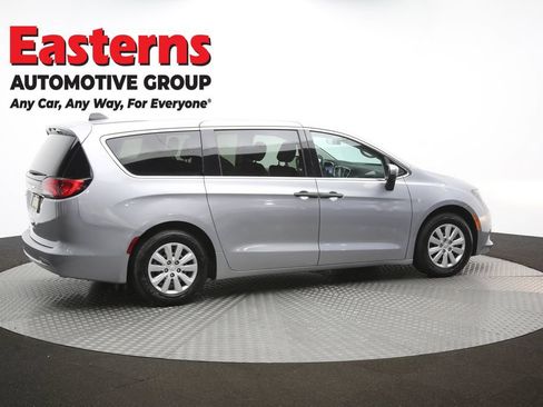 Used 2021 Chrysler Voyager L FWD image 41