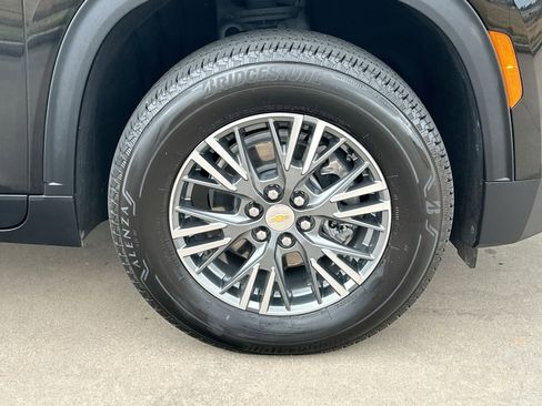 Used 2025 Chevrolet Traverse LT image 10