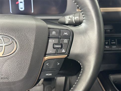 Used 2024 Toyota Crown Limited image 18