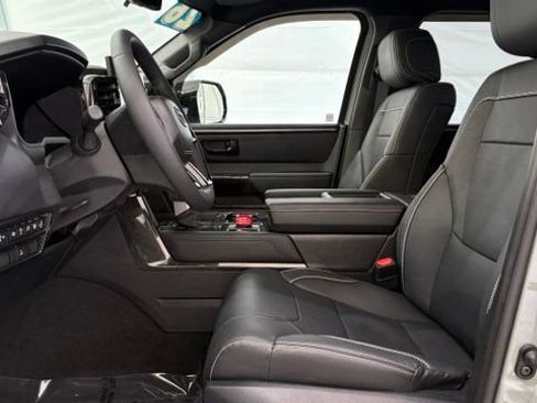 Used 2026 Toyota Tundra Limited AWD/4WD image 11
