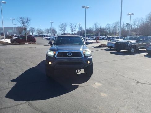 Used 2015 Toyota Tacoma 4x4 Double Cab image 2
