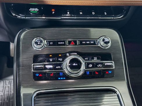 Used 2021 Lincoln Nautilus Reserve image 16