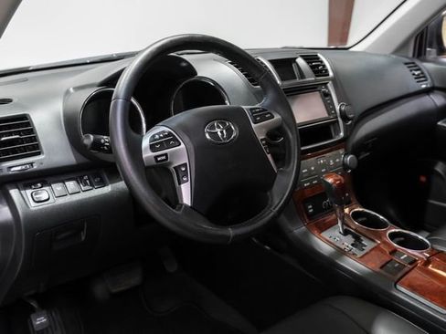 Used 2013 Toyota Highlander Limited image 3