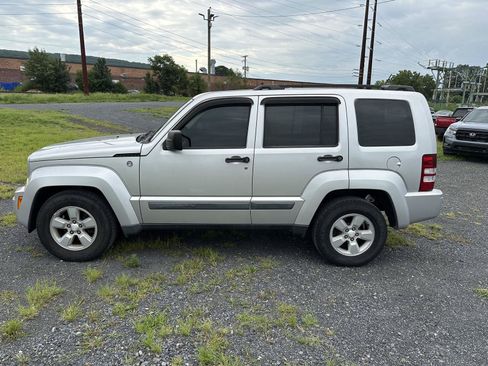 Used 2009 Jeep Liberty Sport w/ Popular Equipment Group AWD/4WD image 5