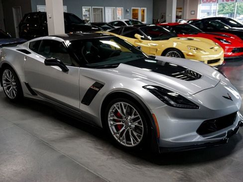 Used 2016 Chevrolet Corvette Z06 w/ 3LZ Preferred Equipment Group RWD image 4