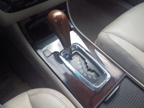Used 2009 Cadillac DTS w/ Trunk Convenience Package FWD image 10