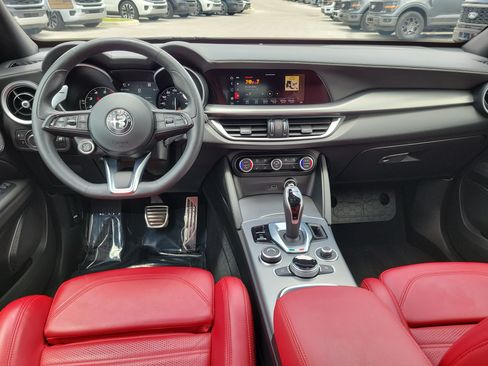Used 2022 Alfa Romeo Stelvio Veloce AWD/4WD image 17