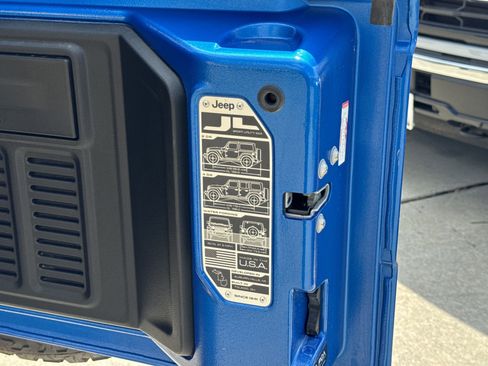 Used 2021 Jeep Wrangler Unlimited Sahara image 10