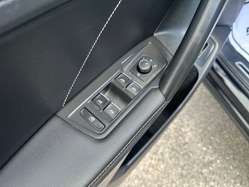 Used 2023 Volkswagen Tiguan SE R-Line AWD/4WD image 11