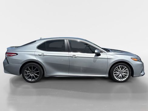 Used 2018 Toyota Camry SE w/ Moonroof Package FWD image 7